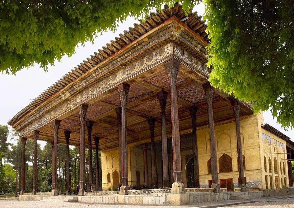 چهلستون (أربعين عمود)